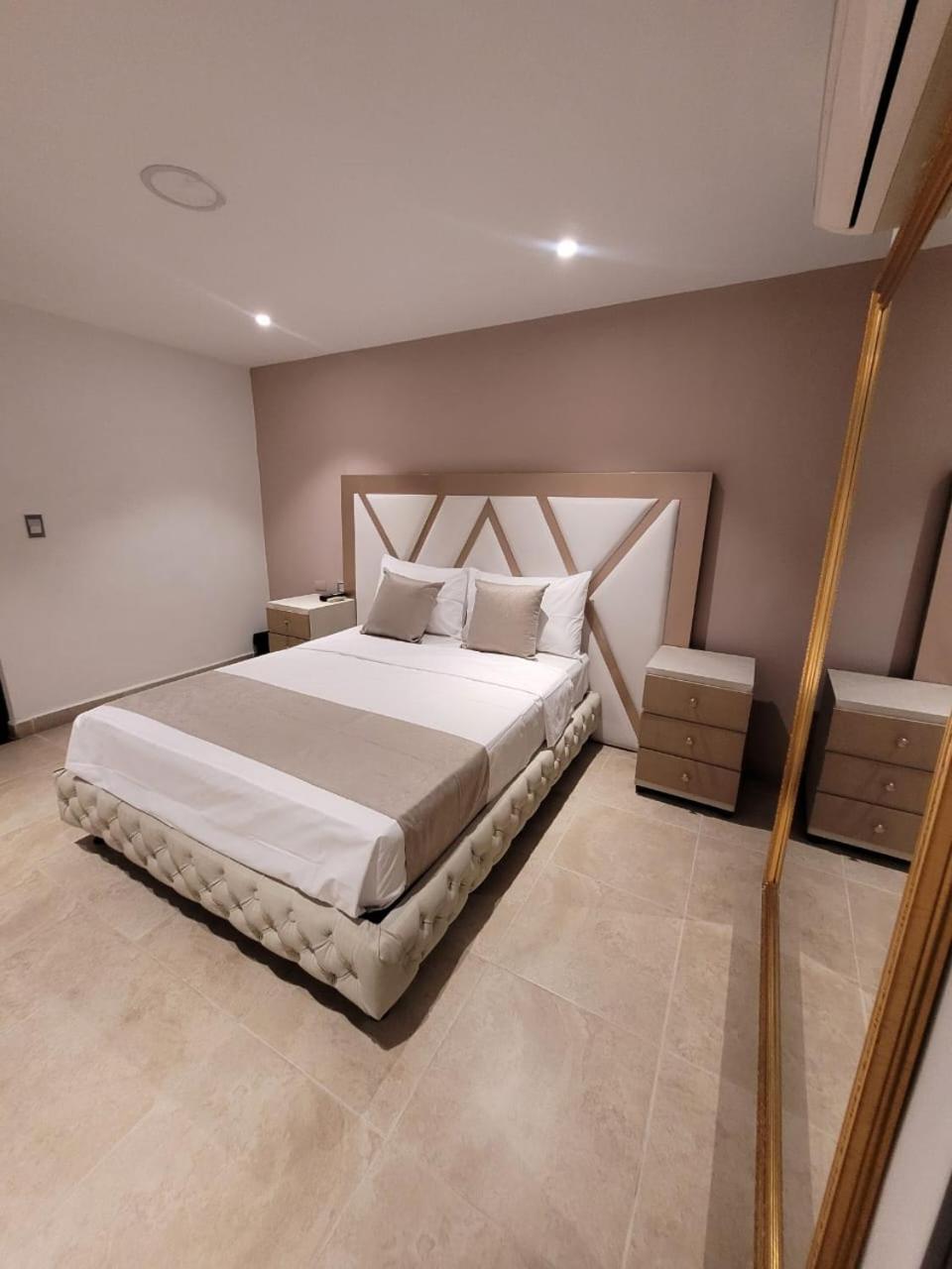 Hotel Med 33 Medellín Extérieur photo