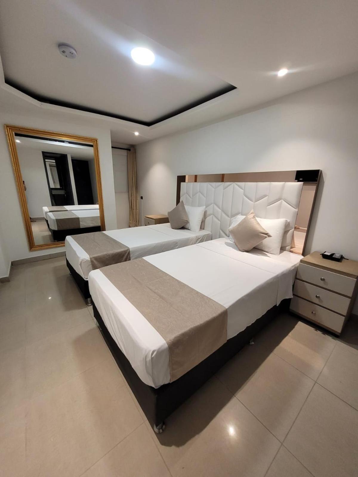 Hotel Med 33 Medellín Extérieur photo