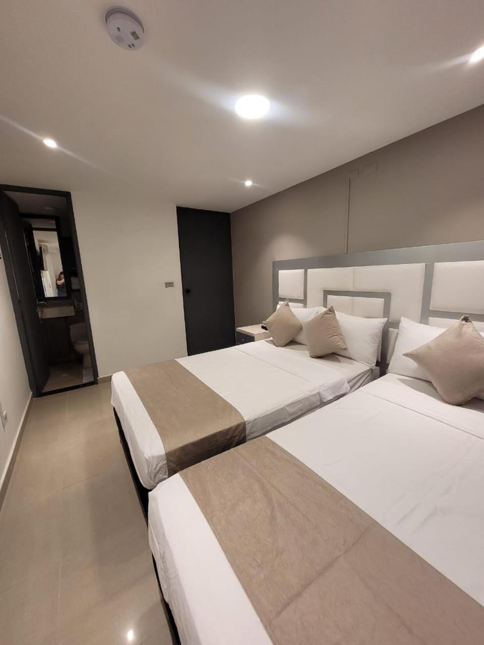 Hotel Med 33 Medellín Extérieur photo
